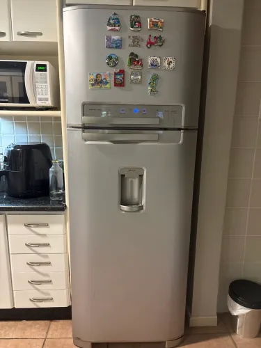 Geladeira Celebrate F. Free,Electrolux,func.Auto Control,Drink Express,Turbo Congelam.