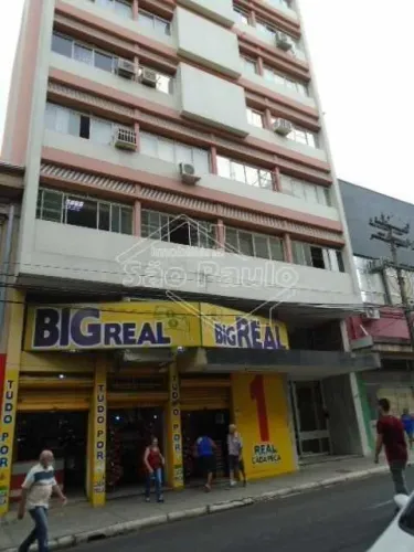 Venda de Apartamentos / Padrão na cidade de Araraquara