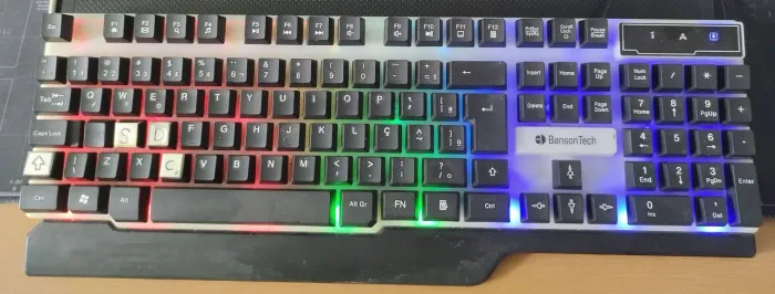 Teclado Gamer Semi-Mecânico Banson Tech RGB - Perfeito Estado