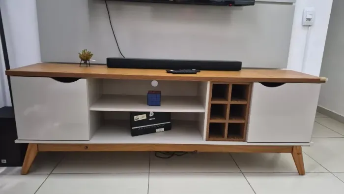 Rack de TV e painel Madeira-madeira semi-novos, para TVs de até 60",
