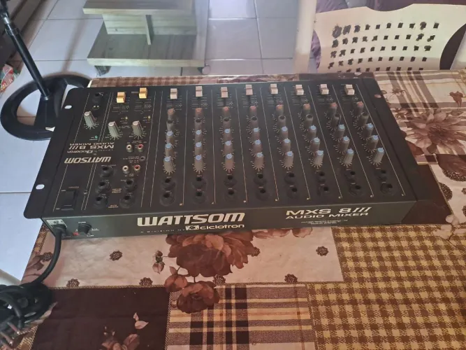 Mesa de som profissional marca Wattsom/Ciclotron modelo MXS 8 II