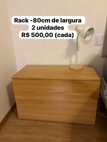 Duas mesas de cama