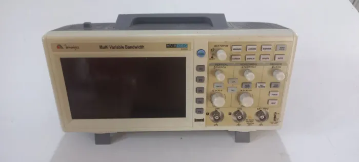 Vendo osciloscópio de bancada