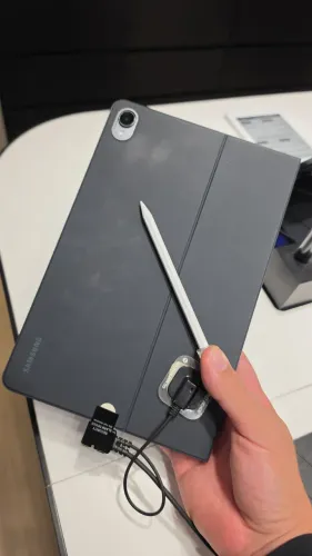 Samsung Galaxy Tab S11 - NOVO LACRADO