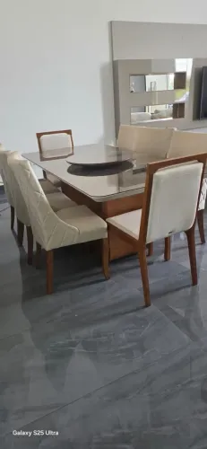 Mesa de jantar com 6 cadeiras
