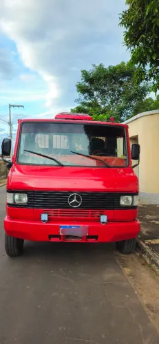 Caminhão Mercedes benz 710