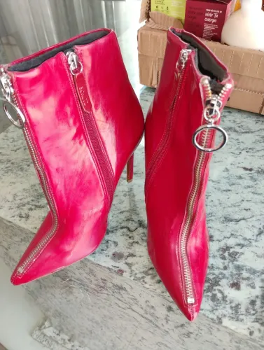 Bota Schutz n34 vermelha