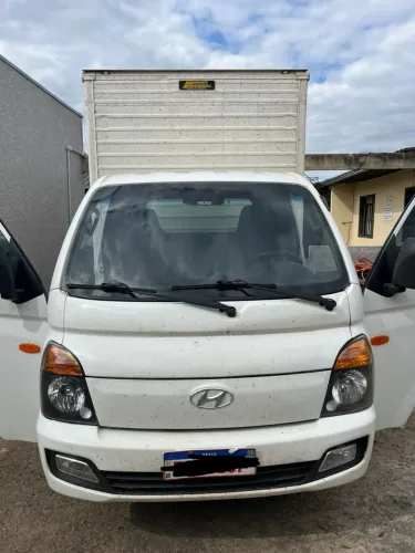 HR Hyundai ano 2014 com baú pronta para trabalhar 