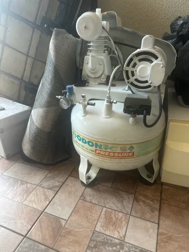 Compressor odontológico a óleo 30L