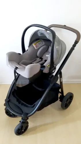 Carrinho de Bebê Joie Versatrax E Trio Cinza Pebble, com bebê conforto e moisés