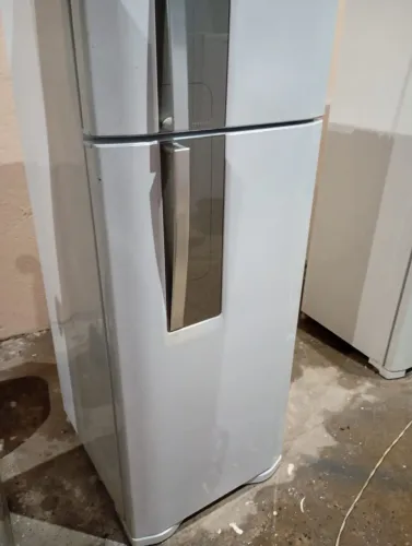 Geladeira eletrolux 2 portas 380 litros 1100.00