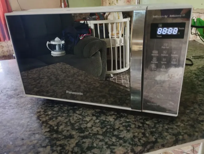Vendo Microondas 21 litros Panasonic Branco espelhado