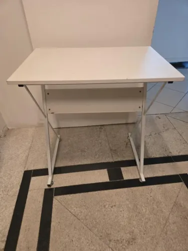 Escrivaninha Tok&Stok branca com nicho, 70 x 50 x 75 cm
