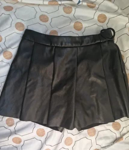 Vendo, short saia, courino, tamanho 4 anos, infantil, menina, 20 reais.