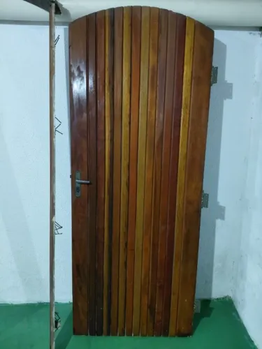 Porta mexicana maciça em arco 2.10 x 0.80 com batente, fechadura e dobradiças