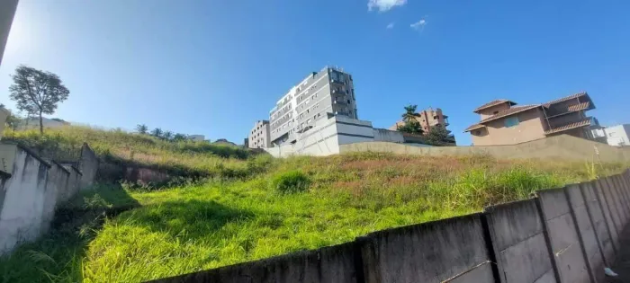 Vendo lote em Itaúna com ótima localização!