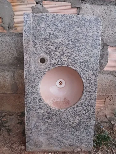 Vendo uma pia de banheiro 90.00 