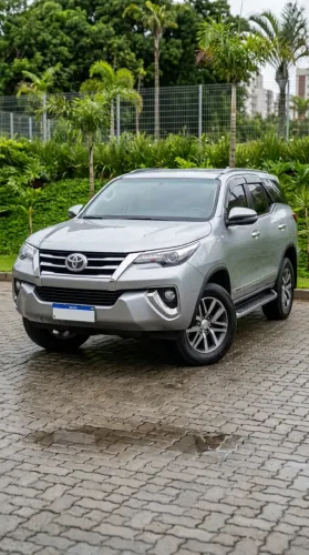 Toyota Hilux SW4 SRX 4X4 2.8 TDI 16V Dies. Aut. 2017
