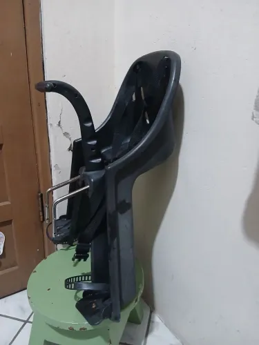 Cadeirinha frontal para bicicleta de até 15kilos com suporte do quadro
