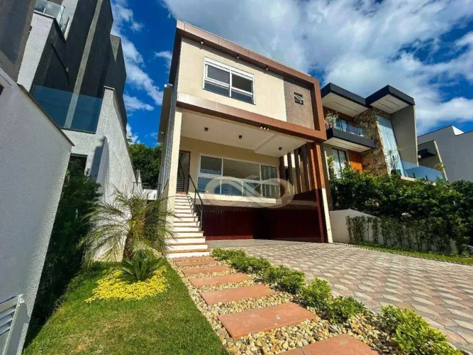 Baixou! Casa com 3 dormitórios e 03 Suítes, à venda, 196 m² por R$ 1.580.000 - Centro - Gr