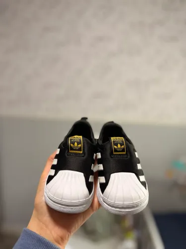 Tênis adidas superstar bebê