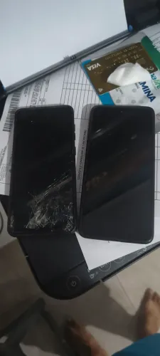 Vendo celular com  tela quebrada  A31 e S20 fe