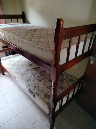 Beliche madeira maciça (Cedro) + 2 colchões 