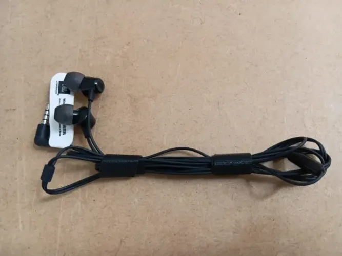 Fone de ouvido JBL intra-auricular com fio - Usado