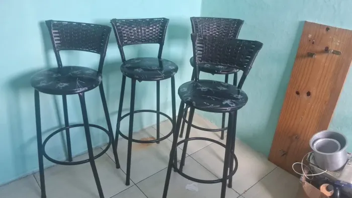 Banqueta alta R$ 85 cada