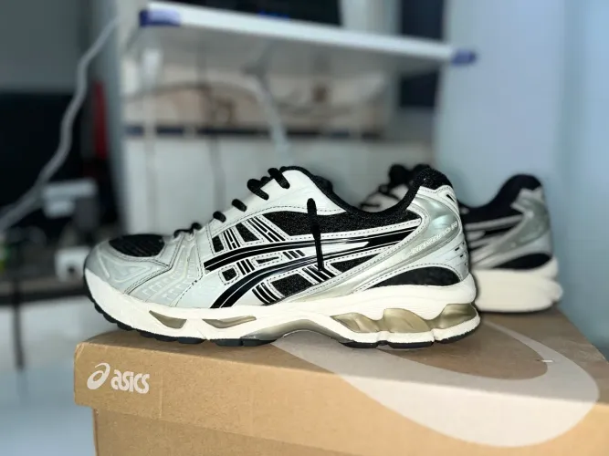 ASICS Gel-Kayano 14 Black Seal Cinza