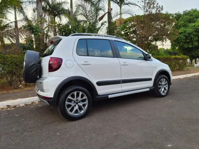 Volkswagen Crossfox 1.6 MI Total Flex 8V 5P 2013