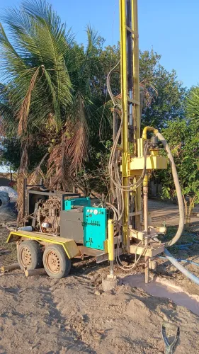Maquina de perfuracao de poço artesiano tel *