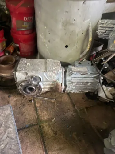 Motor redutor trifásico 30x1 