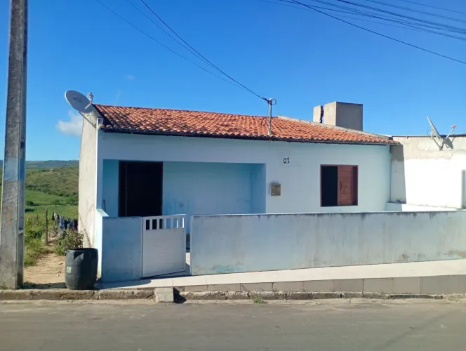 Casa com 2 quarto 2 sala um porão casa nova