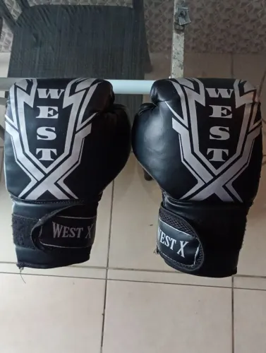Luva de box west 12 oz, (usei só uma vez mas desisti)