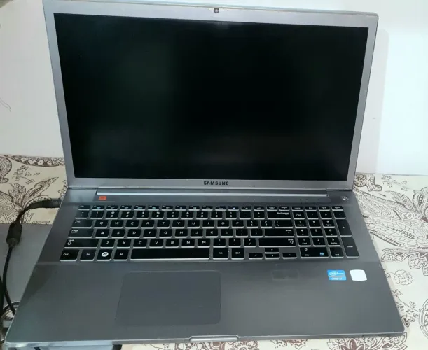 Notebook Samsung Series 7 Chronos NP700Z7C-S01US 17,3" Full HD - PARA REPARO / PEÇAS
