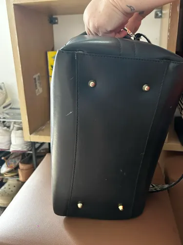 Bolsa italiana pouco usada 