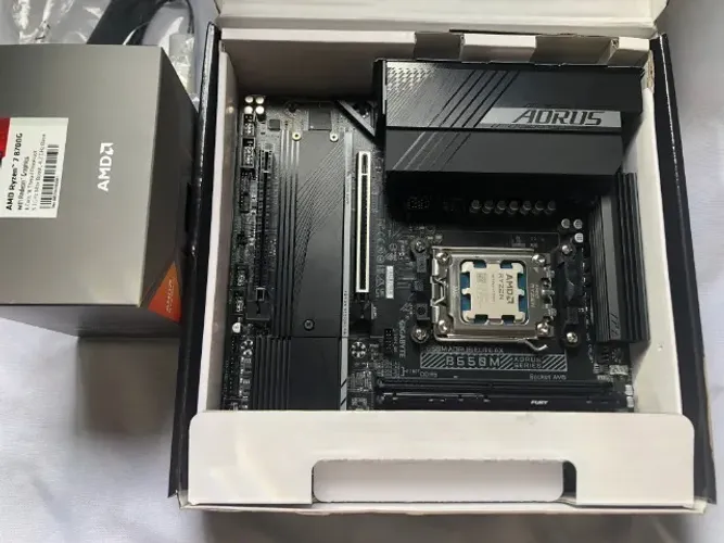 Kit Placa Mãe Gigabyte-B650M AORUS Elite Ryzen 7 8700G 32GB Ram