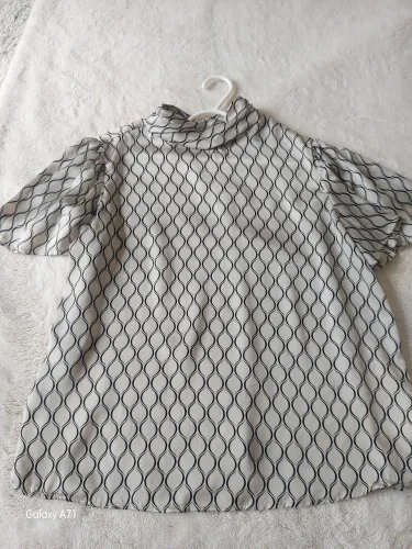 Blusa em Tecido Acetinado com Estampa Geométrica - Renner