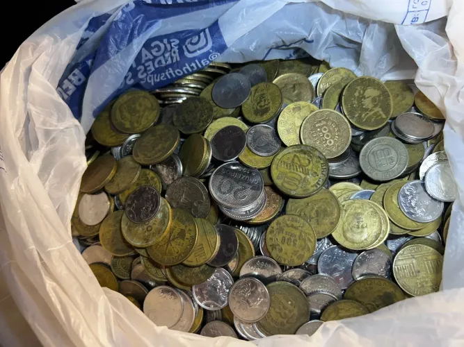 Lote de moedas antigas - 2,2 kg (2 kg e 200 g)