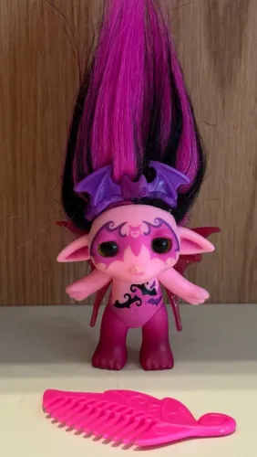 Boneca The Zelfs Vampula Rara Com Escova Original - DTC / Moose Toys