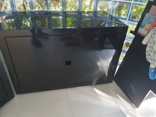 Buffet / Aparador em Laca Preta com Rodinhas
