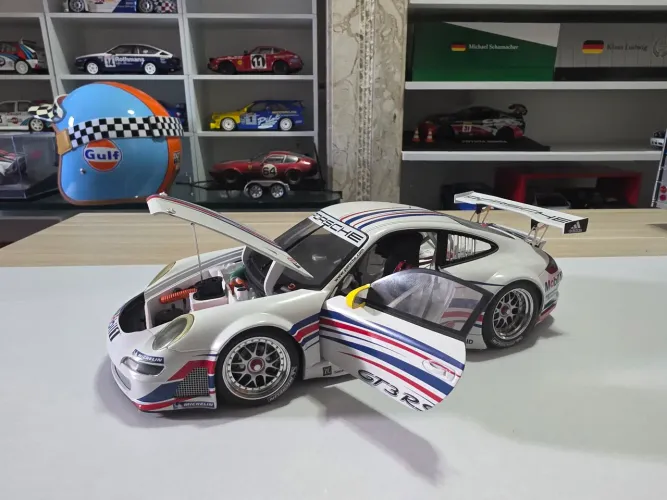 Miniatura 1:18 Porsche 911 GT3 RSR autoart