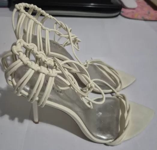 sandália animale branco com tiras tamanho 35