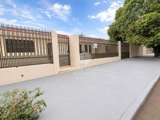 Casa com 3 dormitórios à venda, 215 m² por R$ 850.000,00 - Vila Morangueira - Maringá/PR