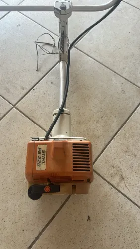 Roçadeira sthil 220