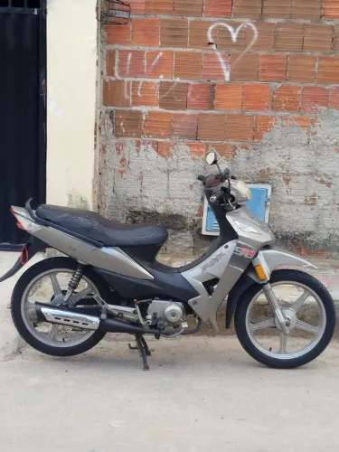 Traxx Moby muito boa ponto de anda  moto toda perfeita 