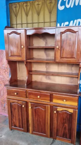 Armário de madeira nova. $750