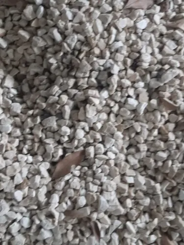 Pedras decorativas pra jardim.