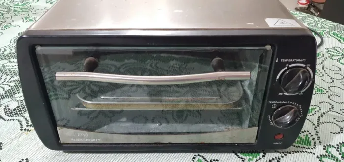 Forno Elétrico Black & Decker FT90 9L - Em Bom Estado e a Funcionando